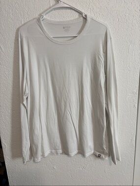 FIGS Women’s Long Sleeve Crewneck Shirt - white